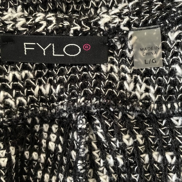 🛼 Fashionable Knitt and faux leather black and white cardigan. - Picture 4 of 8